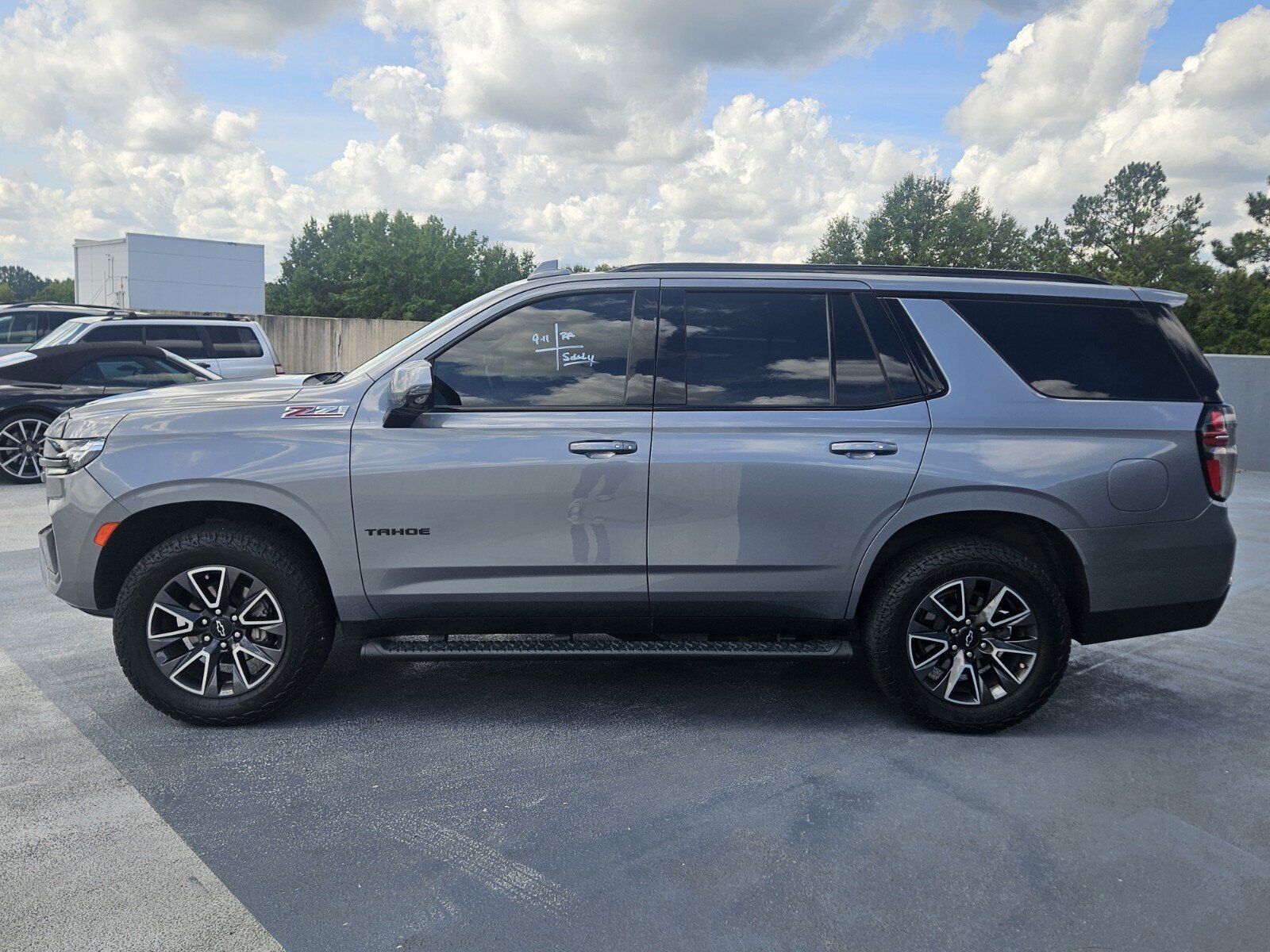 Used 2022 Chevrolet Tahoe Z71 w/ Luxury Package AWD/4WD image 2