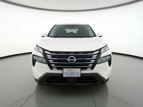 Used 2025 Nissan Rogue SV image 2