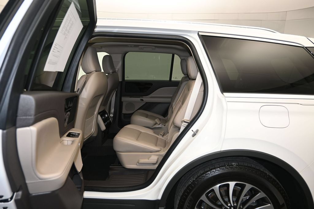 Used 2024 Lincoln Aviator 2WD w/ Premium Package image 23