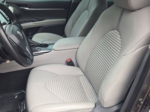 Used 2020 Toyota Camry SE w/ Carpet Mat Package FWD image 14