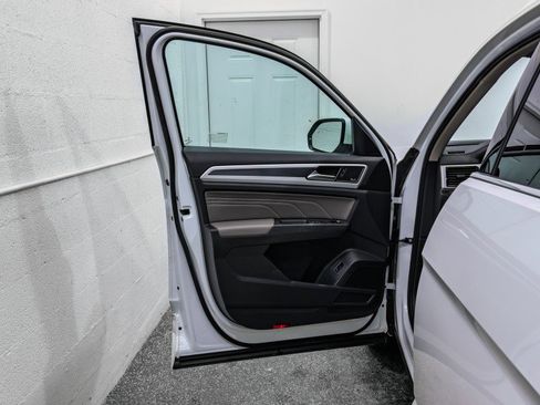 Used 2023 Volkswagen Atlas SEL Premium image 12