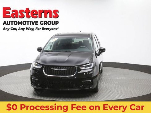 Used 2023 Chrysler Pacifica Touring-L FWD image 55