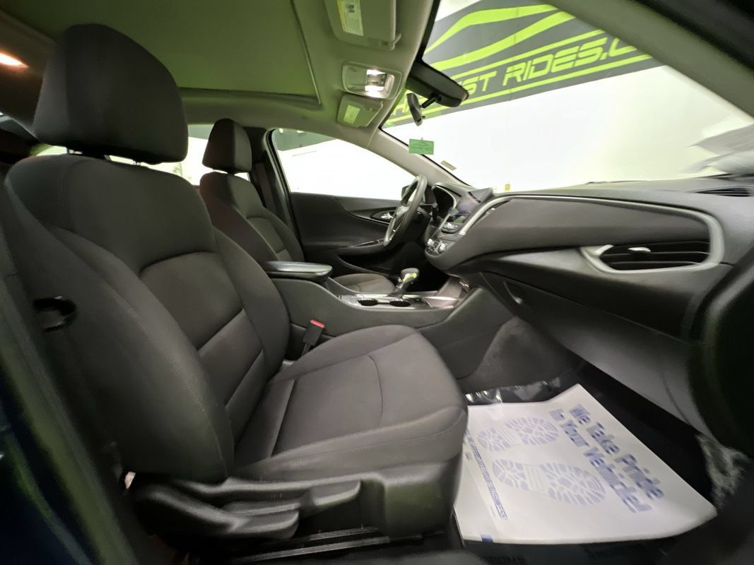 Used 2022 Chevrolet Malibu LT FWD image 28