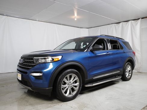 Used 2021 Ford Explorer XLT image 28
