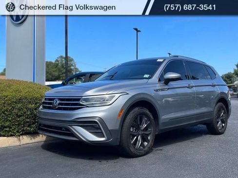 Used 2024 Volkswagen Tiguan SE AWD/4WD image 1