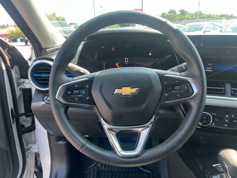 Used 2024 Chevrolet Trax LT w/ Driver Confidence Package FWD image 23