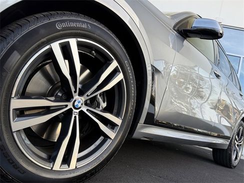 Certified 2024 BMW X7 xDrive40i w/ M Sport Package image 11
