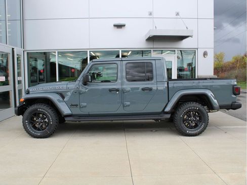 New 2025 Jeep Gladiator Sport image 6