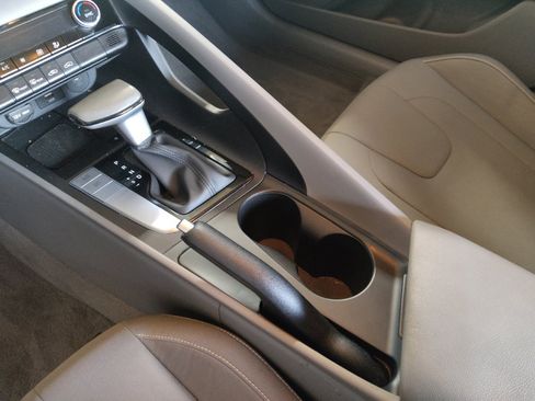 Used 2025 Hyundai Elantra Sport FWD image 26