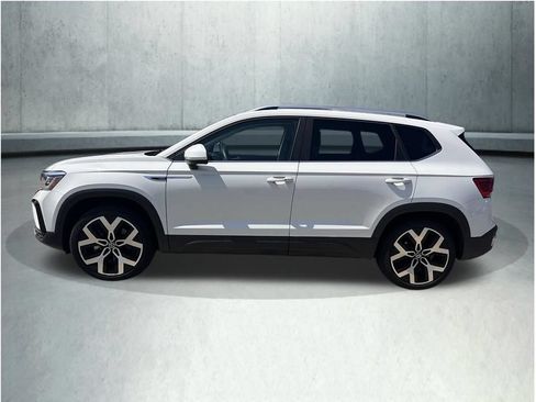 Used 2023 Volkswagen Taos SEL AWD/4WD image 2