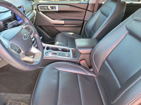 Used 2022 Ford Explorer XLT w/ Equipment Group 202A AWD/4WD image 10