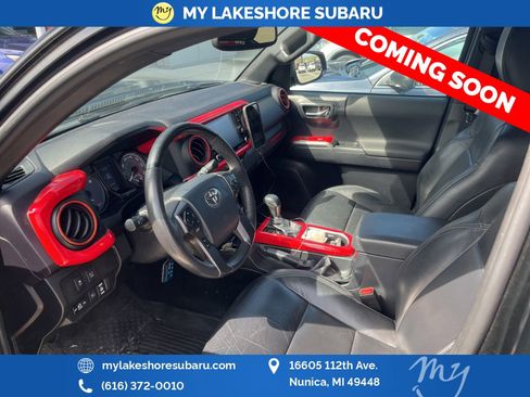Used 2020 Toyota Tacoma TRD Sport w/ TRD Premium Sport Package AWD/4WD image 10