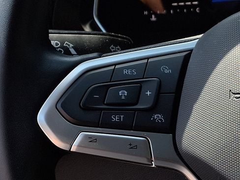 Used 2023 Volkswagen Jetta SE w/ Panoramic Sunroof Package FWD image 24