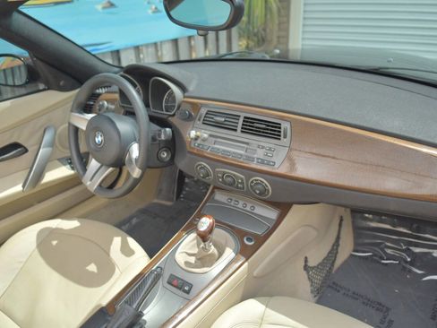 Used 2003 BMW Z4 2.5i RWD image 39