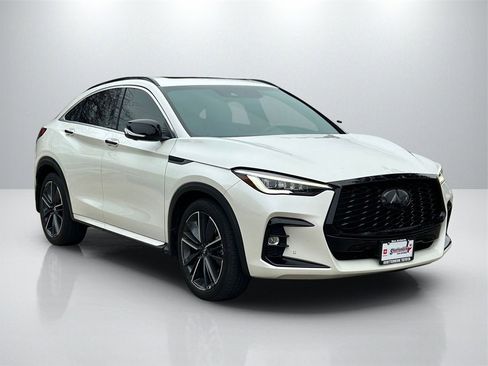 Used 2023 INFINITI QX55 Essential image 3
