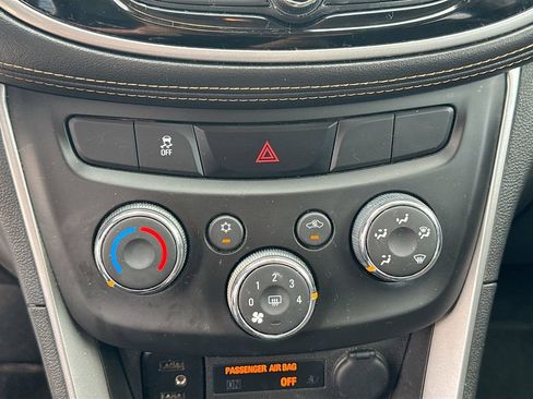 Used 2017 Chevrolet Trax LT w/ LT Convenience Package AWD/4WD image 15