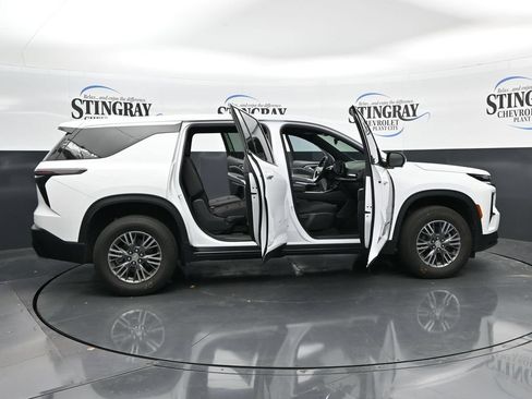 Certified 2024 Chevrolet Traverse LS FWD image 36