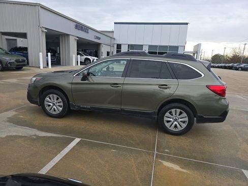 Used 2018 Subaru Outback 2.5i Premium image 4