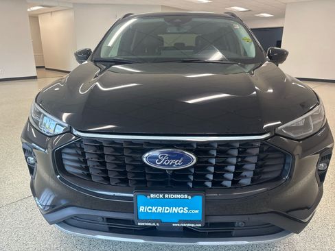 Used 2024 Ford Escape Platinum AWD/4WD image 2