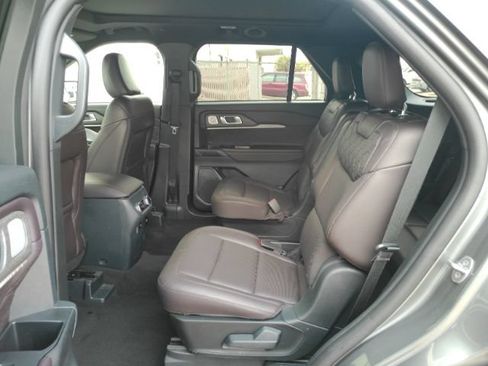 Used 2025 Ford Explorer Platinum w/ LUX Leather Package AWD/4WD image 7