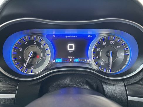 Used 2022 Chrysler 300 Touring image 18