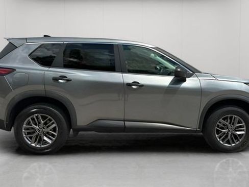 Used 2023 Nissan Rogue S AWD/4WD image 3