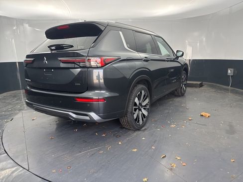 New 2025 Mitsubishi Outlander SEL image 3