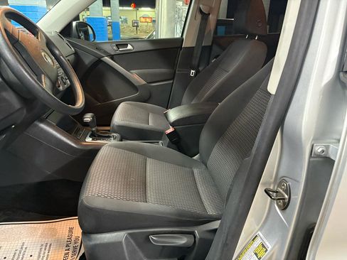 Used 2010 Volkswagen Tiguan S image 82
