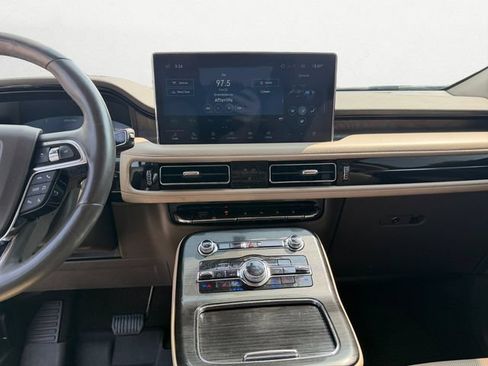 Used 2021 Lincoln Nautilus Reserve AWD/4WD image 11