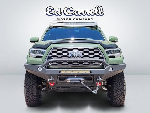 Used 2021 Toyota Tacoma TRD Off-Road w/ TRD Premium Off Road Package AWD/4WD image 2