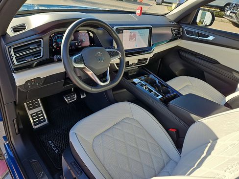Used 2025 Volkswagen Atlas Cross Sport SEL Premium R-Line image 11