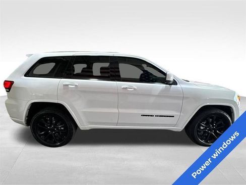 Used 2020 Jeep Grand Cherokee Altitude AWD/4WD image 4