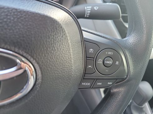 Used 2025 Toyota Corolla LE FWD image 28