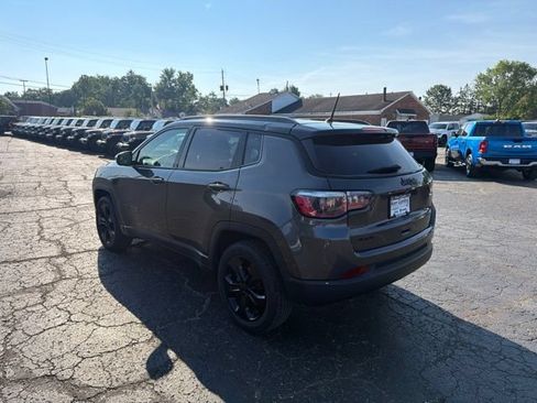 Used 2018 Jeep Compass Latitude AWD/4WD image 5