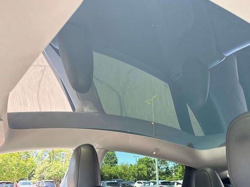 Used 2023 Tesla Model Y Long Range AWD/4WD image 29