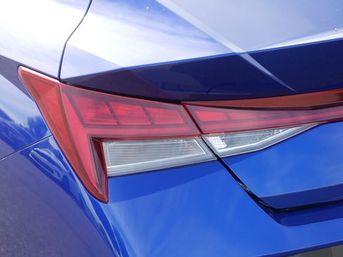 Certified 2026 Hyundai Elantra Limited FWD image 17