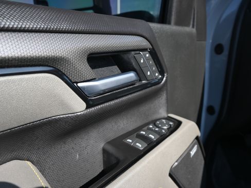 Used 2025 Chevrolet Silverado 2500 ZR2 w/ Technology Package image 16