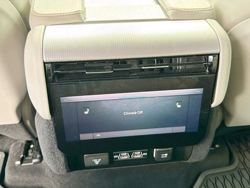 Used 2022 Jeep Grand Wagoneer Series I w/ Flexible Seating Group image 21