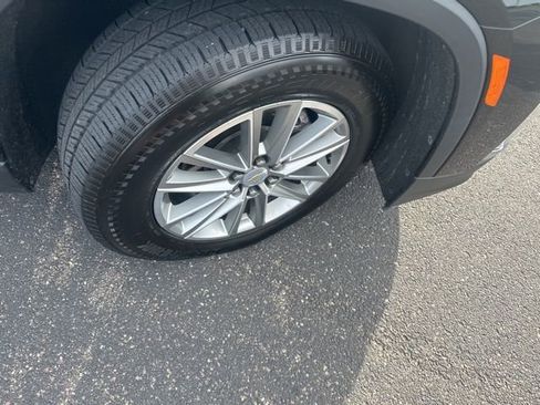 Used 2023 Chevrolet Traverse LT image 9