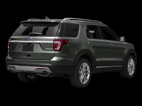 Used 2016 Ford Explorer XLT w/ Equipment Group 202A AWD/4WD image 17