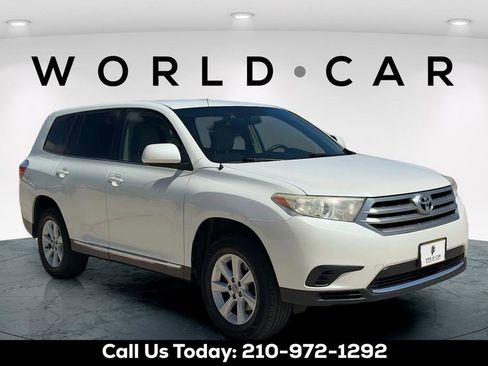 Used 2012 Toyota Highlander FWD w/ Tow Pkg image 1