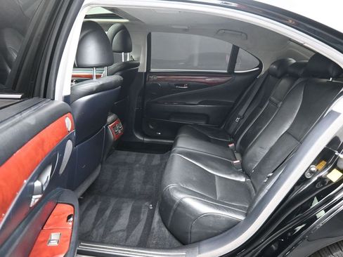 Used 2011 Lexus LS 460 L w/ Luxury Pkg image 31