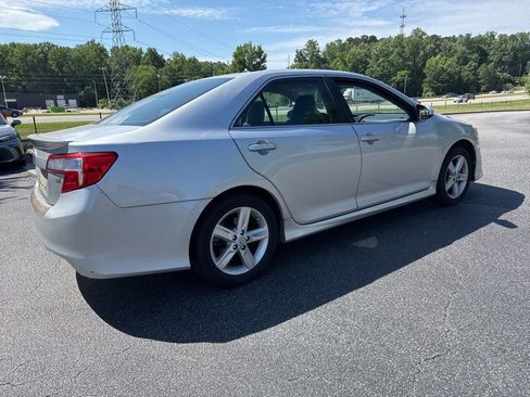 Used 2014 Toyota Camry SE FWD image 5