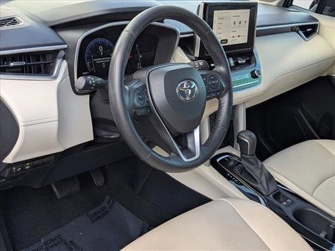 Used 2023 Toyota Corolla Cross XLE image 9