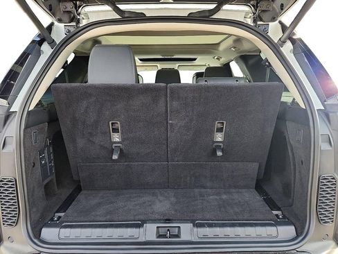 Used 2024 Land Rover Discovery S image 28