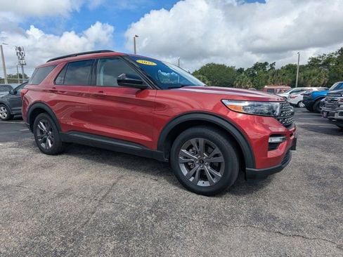 Used 2022 Ford Explorer XLT w/ Equipment Group 202A RWD image 3