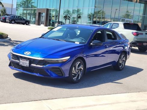 Certified 2025 Hyundai Elantra SEL FWD image 2