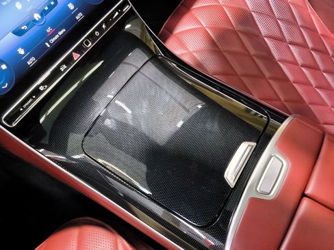 Used 2022 Mercedes-Benz S 580 4MATIC Sedan w/ AMG Line Package image 26