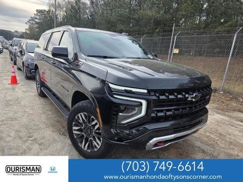 Used 2025 Chevrolet Suburban Z71 image 1