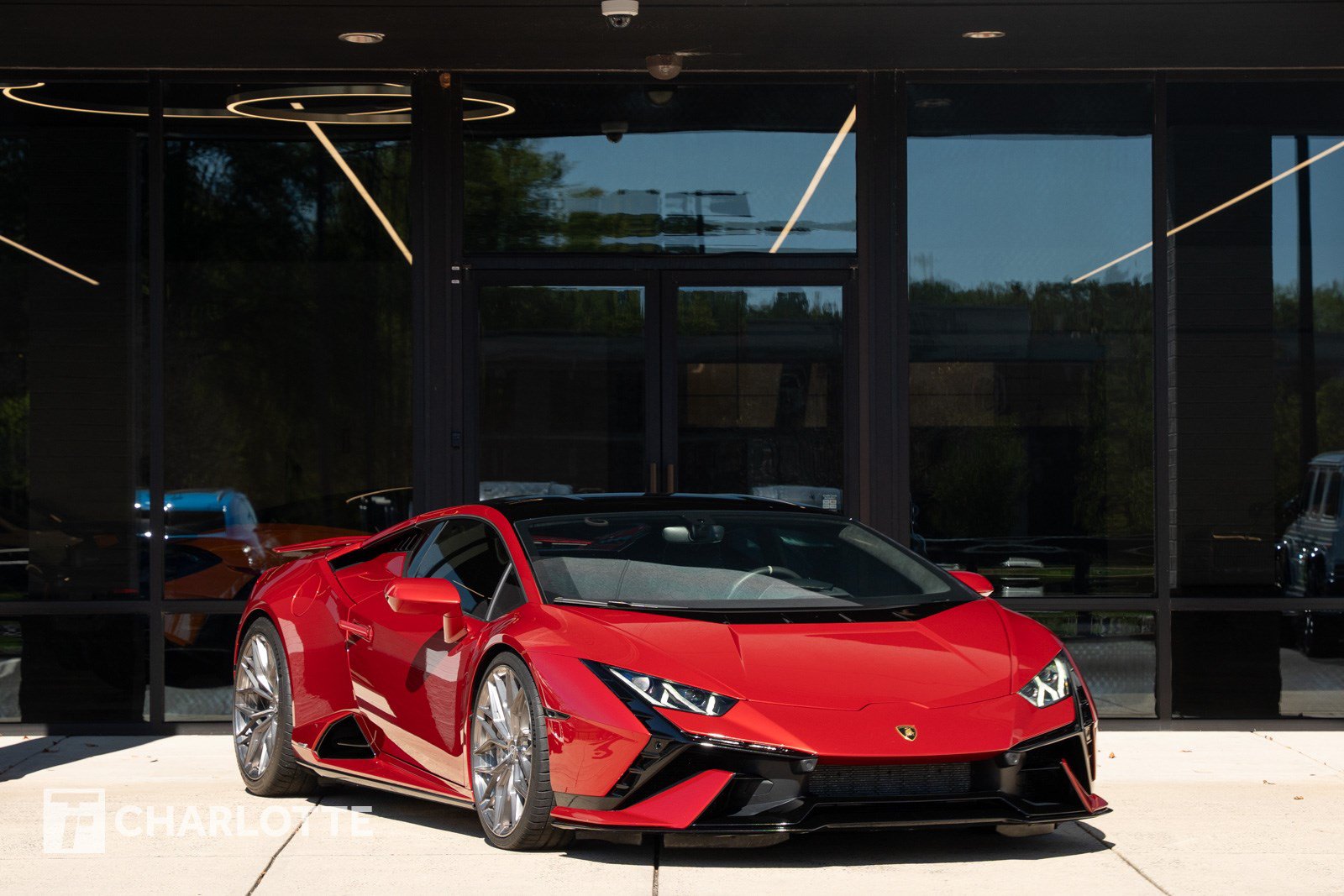 Used 2023 Lamborghini Huracan Tecnica RWD image 2